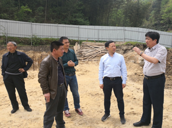 集团公司工会主席陈亚平赴金寨县水坪村村民文化中心项目调研慰问
