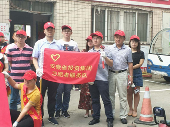 公司团总支志愿服务队参加社区清洁家园志愿服务活动 