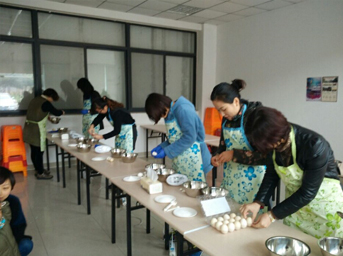 公司工会举办迎 “三八节”烘焙活动 